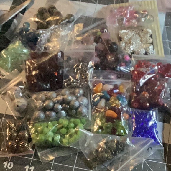 Mystery Bag - Vintage Beads - Picture 2 of 3